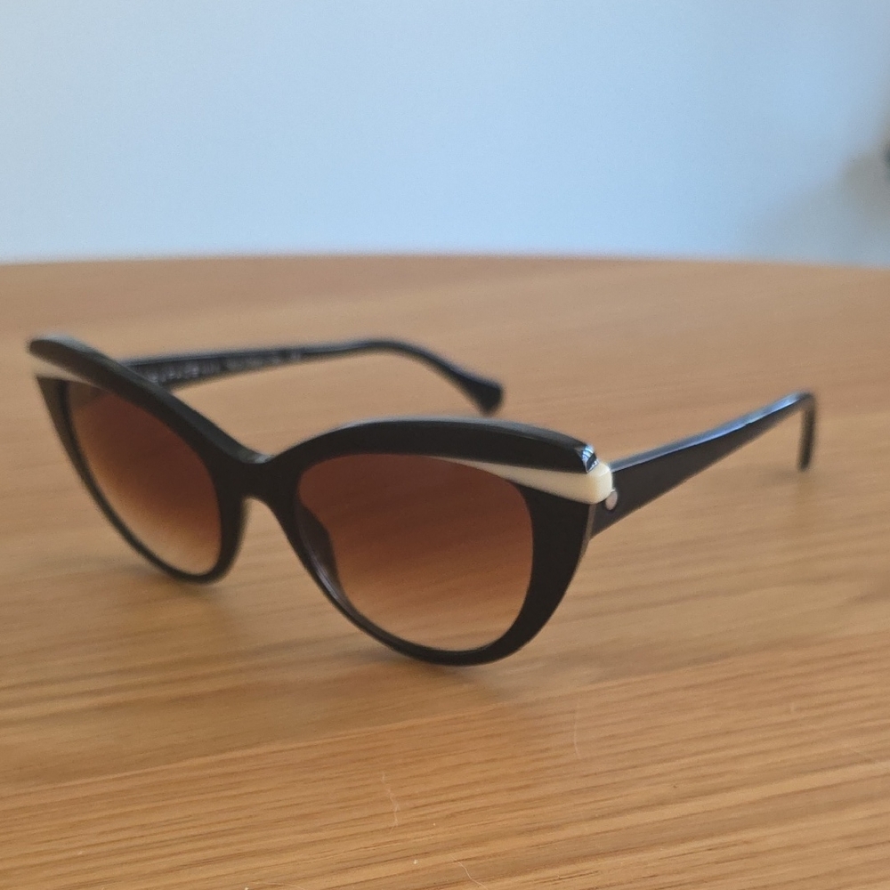 Face A Face Shine 3 Black Cream Col  Women’s Sunglasses